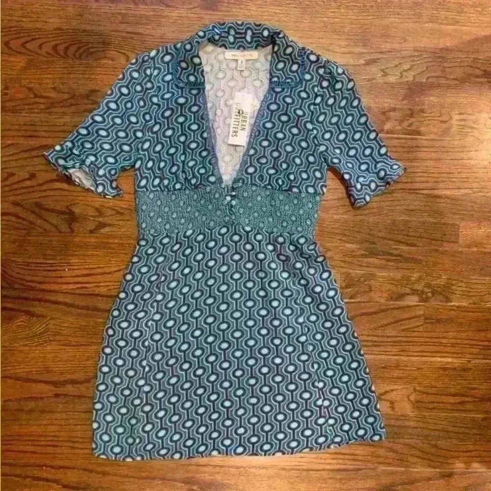 NWT Urban Outfitters V-Neck Blue Short Sleeve Retro Mini Flare Dress Size Medium